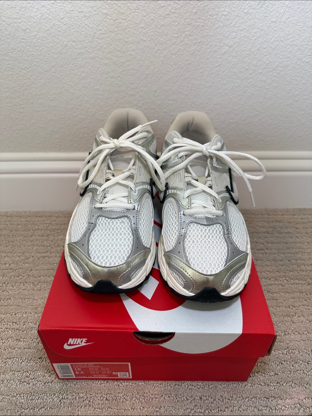 Nike V5 RNR Sneakers - Picture 3 of 7